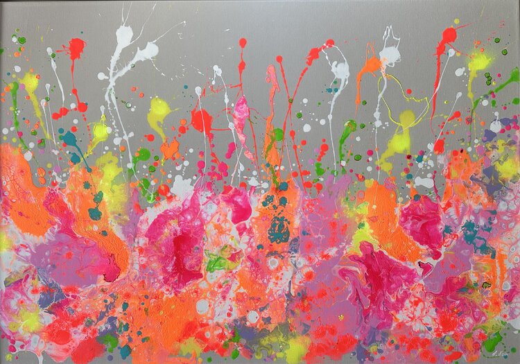 Strahlende Harmonie: Neon-Oase Elena Hein