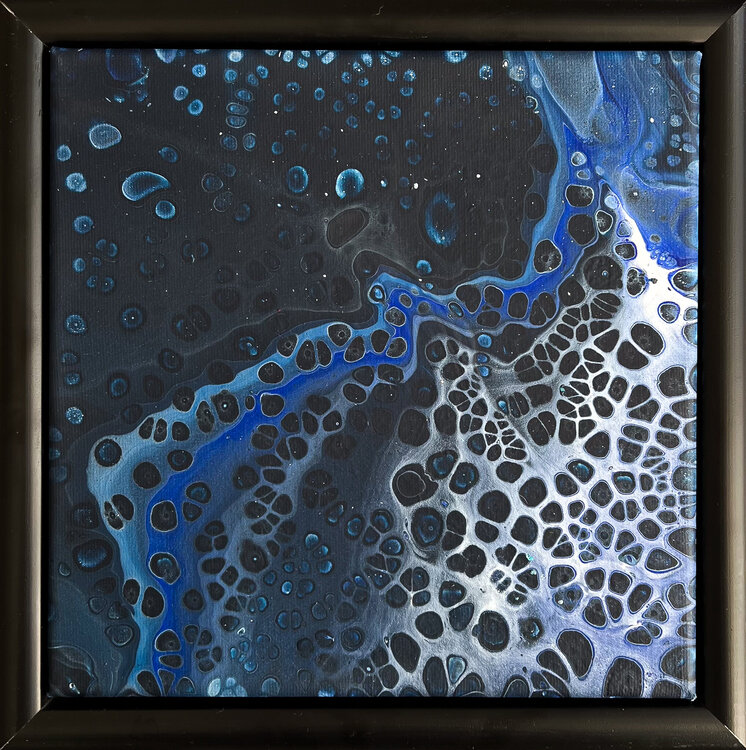 POURING 4 Kiara Knevels