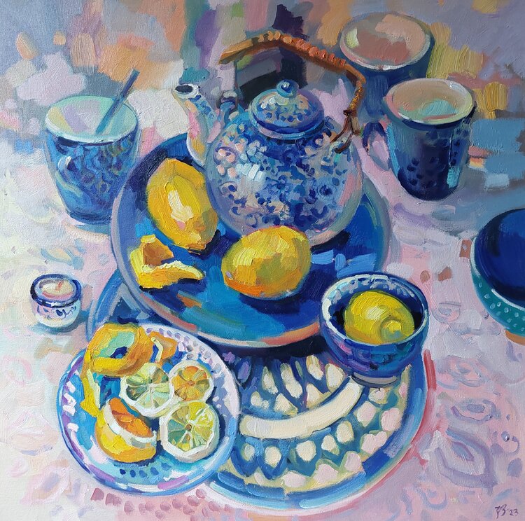 Stillleben mit blauem Geschirr und Zitronen Katharina Valeeva