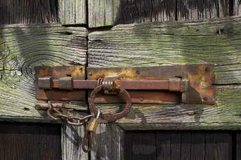 Catenacci antichi su portoncini Franco Monti