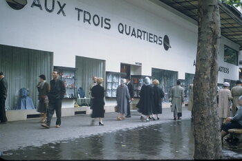 Paris,devant le magasin  Les trois quartiers en 1953 Chantal Gayaud