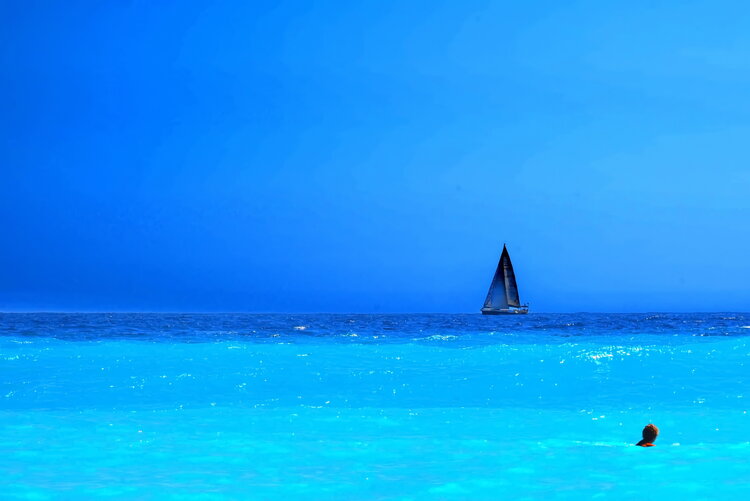 bleu bleu la mer méditerranée en format 15x21 Chantal Gayaud