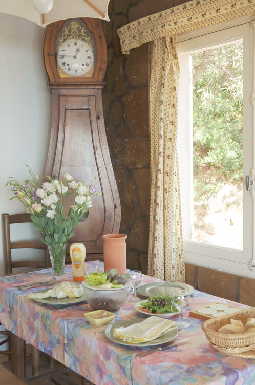 la table est dressée !... à table! Chantal Gayaud