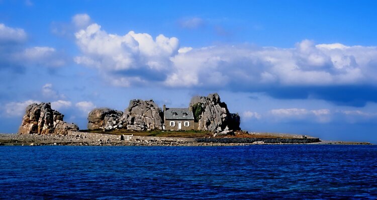 Maison Entre Rochers Bretagne | Ventana Blog